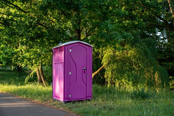 Porta potty delivery and setup in Sturgeon, MO